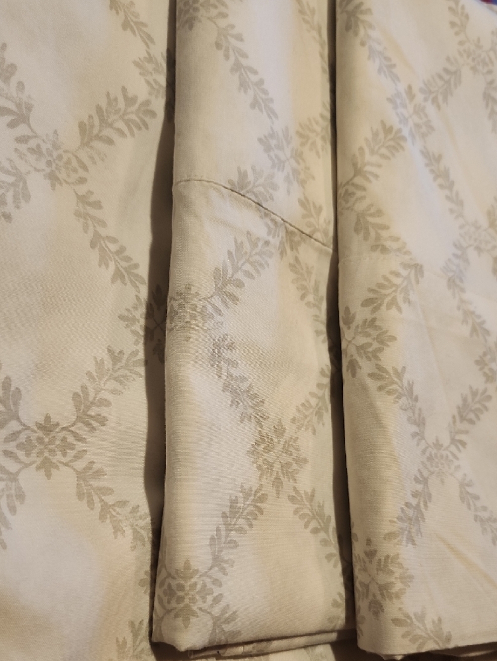 Signature Hemmed Sheet Set — Light Gray Floral - Picture 8 of 9